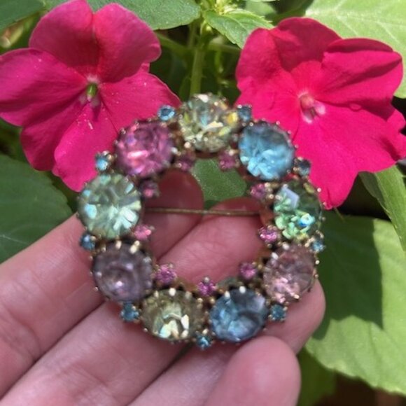 ALBERT WEISS Pastel Rhinestone Crystal Circle Brooch - Picture 4 of 9